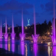 Вечерний сплав по киевской Венеции к Русановским фонтанам.: программа, график тура, стоимость, фото и отзывы
